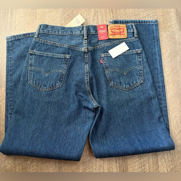 Levi’s 550 Relaxed Jeans - Picture 3 of 5
